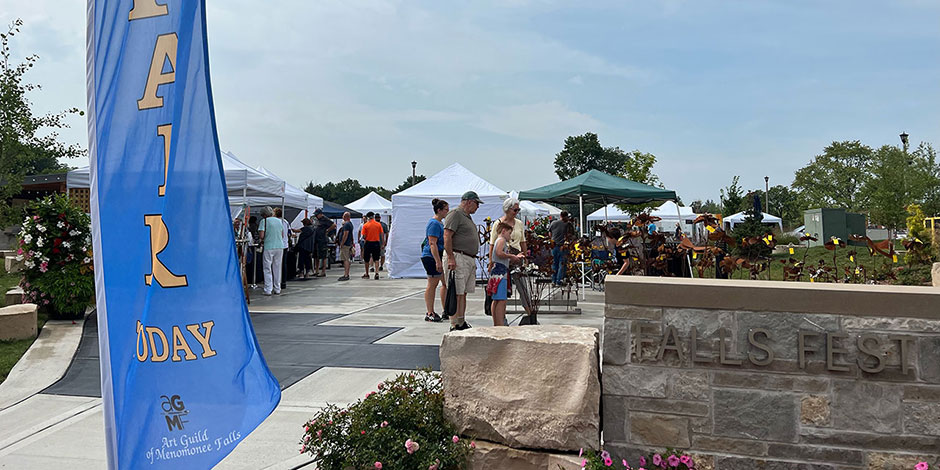 2022-08-28-ArtInThePark-banner-entrance-940×470-2663